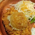 【実食レポ】じゅわっと“サクうま”！「びっくりドンキー」のハンバーグを揚げた期間限定「メンチカツディッシュ」