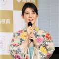 友利新【撮影：小宮山あきの】