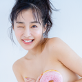 休井美郷「あざとカワイイは最高の誉め言葉」…大胆な“ドーナツブラ”の写真集発売！