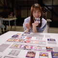 橋本環奈、「ONE PIECEカードゲーム」に夢中！