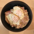 北海道・東北エリアベーコンエッグ丼(すすきの食堂)