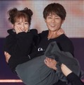 辻希美、杉浦太陽【写真：竹内みちまろ】