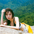 撮影：柴⽥フミコ／⼩林由依2nd写真集『意外性』講談社with事業部