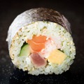 黒：ズワイガニや鮪を使用！贅沢海鮮恵方巻