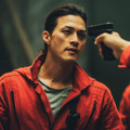 ストックホルム症候群になるのも仕方のないビジュアルのデンバー。／Netflixシリーズ『ペーパー・ハウス・コリア: 統一通貨を奪え』独占配信中