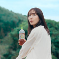 新垣結衣、「アサヒ 十六茶」新CMで先輩・小林聡美と初共演！お互いの印象は...？