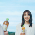 新垣結衣、「アサヒ 十六茶」新CMで先輩・小林聡美と初共演！お互いの印象は...？