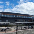 芦原温泉駅は「竹田川や湧き上がる温泉をコンセプトに、光り輝くあわら市の未来に向け、明るく、爽やかで、エネルギッシュなメロディ」とされる発車メロディに。