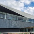越前たけふ駅は「聴くたび楽しく、ユーモアがあり、嬉しくなるメロディ」とされた発車メロディに。音響合成技術により『越前打刃物』の打撃音を採り入れている。