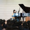 川嶋あい、卒業式でサプライズライブ！生ピアノ演奏で「旅立ちの日に・・・」披露