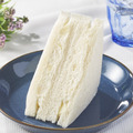 白いポテトサラダサンド