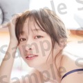 日向坂46・影山優佳の1st写真集『知らないことだらけ』TSUTAYA限定特典ポストカード　撮影：新津保建秀（扶桑社刊）