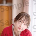 日向坂46・影山優佳の1st写真集『知らないことだらけ』星野書店限定特典ポストカード　撮影：新津保建秀（扶桑社刊）