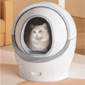 (株)ヴァンシティジャパン「自動猫トイレ KCT-HSCB-02」。砂を入れるとすぐに使える自動猫トイレ。複雑な機能 はなく、誰でも簡単に使える仕様となっている。