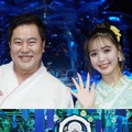 とにかく明るい安村、藤田ニコル【写真：竹内みちまろ】