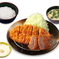 ロースかつ＆牛かつ1枚定食（950円）