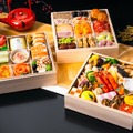 京王プラザホテル、伊万里鍋島焼の特製お重「極上のおせち～和洋中三段重～」予約開始