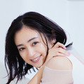 安達祐実、芸能生活40周年などを祝う大型ポスターが登場