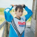人気グラビアアイドル・真奈の最新写真集が発売決定！青がテーマの爽やかな1冊
