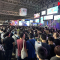 攻めの姿勢で撮影に応じるTGSのコンパニオンが輝いていた【フォトレポ】