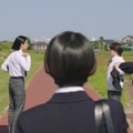 神木隆之介＆中川大志、松本穂香をワークアウトに誘うも......au“意識高すぎ！高杉くん”新CM