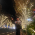 美川憲一、Xmasイルミをバックに全身ショット「綺麗な物に目がない美川よ～」
