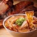 吊るしチャーシュー肉そば