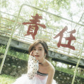 髙石あかり、1st写真集『幻灯』発売！真っ赤なワンピースの鮮烈カット公開！