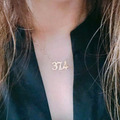渡辺美奈代、胸元で