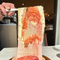 中目黒Meat＆Cheese Forne、衝撃のボリュームグルメ「一枚麺の明太子パスタシカゴピザ」期間限定で特別価格に