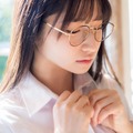 #よーよーよー・貝賀琴莉、優等生ルックの制服姿！水着姿で抜群のプロポーションも