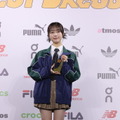 なえなの、ミニスカ美脚で登場！「スニーカーベストド レッサー賞」