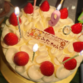 詩歌ちゃんのお誕生日ケーキ（写真は安めぐみの公式ブログより）※所属事務所より掲載許諾をいただいています