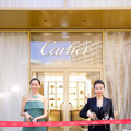 カルティエ ジャパン プレジデント&CEOの宮地純氏と共にテープカットを行う杏（C）Cartier