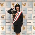 三田警察署の一日警察署長に就任した大原優乃