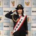 三田警察署の一日警察署長に就任した大原優乃