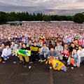 ごぶごぶフェス1日目集合写真（撮影：Purosangue/Konakamura）（C）GOBU GOBU Festival