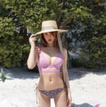 板野友美　Rosy luce×ALEXIA STAMコラボレーションアイテムのビジュアル