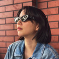 のん、個性的なサングラス＆デニムジャケットの爽やかコーデに反響