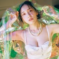 「blt graph.vol.102」に江籠裕奈、僕青・秋田莉杏、都丸紗也華が登場　ポストカード公開