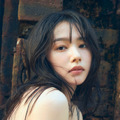 桜井日奈子、10周年記念写真集から水着カット公開　桃尻ショットを披露