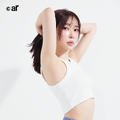 指原莉乃、女性誌表紙で見事な美ボディライン披露