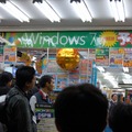 　深夜販売を行う各店舗でカウントダウンが始められ、22日の0時よりついにWindows 7が販売開始となった。