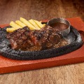 肉厚でジューシーなビフテキ