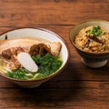 【タイラ製麺所＆沖縄生麺協同組合】「スペシャルミックスそば（軟骨ソーキ、三枚肉アーサ、もずく、かまぼこ）とジューシーセット」イートイン　1,801円（1セット）《各日数量限定》