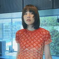 のん、一目ぼれしたグラデーショントップス姿公開！「似合ってる」「かわいい」の声