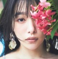 「桜井日奈子10周年記念写真集　鴇色 Amazon限定表紙版」（東京ニュース通信社刊）
