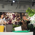 西畠さんと植樹体験を行う山本美月　【撮影／山田】