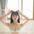 STU48・石田千穂の2nd写真集『太陽って何色？』（秋田書店）(C)HIROKAZU／秋田書店