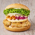 銀だらグリエのフレンチバーガー 彩り野菜とオリーブアンチョビソース